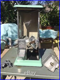 1930s Vintage Antique Norris Master Gum-ball Peanut Vending Machine With Keys