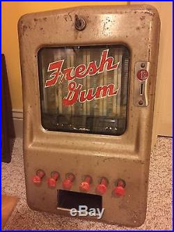 1940's Vintage Fresh Gum Machine