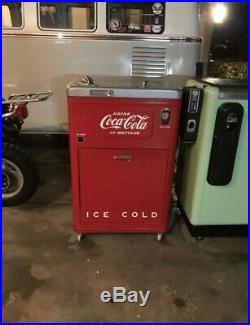 1950 Vintage Coca-Cola Vendo 23 Deluxe Coke Machine. All Original, Gets Cold