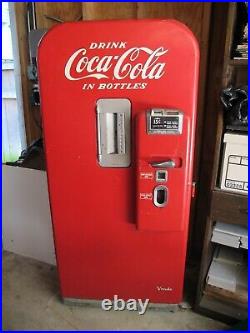 1955 Vintage Vendo 39 Antique Coca-Cola Coke Vending Machine. Doesn't Work