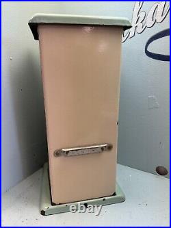 Antique 1920s The Master 1 Cent Mint Green Bubble Gum Vending Machine