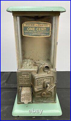 Antique THE MASTER 1 CENT Pat'd 1923 mint green bubble gum vending machine