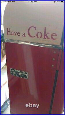 Coca Cola Machine Vintage Original Paint Job and Excellent Condition