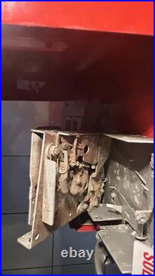 Coca-Cola Vintage Vending Machine Vendo V-39 5-cent Coin