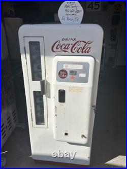 Coke machine vintage