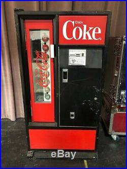 Coke machine vintage great condition working ice cold cokes
