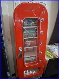 Frigidaire Retro 10 Can Soda Vending Machine Mini Fridge Beverage Cooler Red
