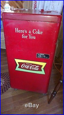 Ice cold vintage 1954 Vendo A23E Spin Top Coca-Cola vending machine Runs VIDEO