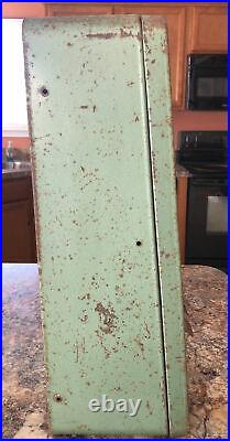 Original Vintage Superior Mfg. Co. 5 Cent Vending Gum Machine Model 720