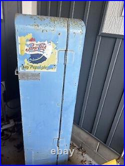 PEPSI MACHINE VMC 33 VINTAGE All Original/RUNS AND COOLS RARE FIND GREAT SHAPE