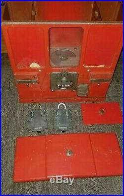 Premiere Vintage Baseball Card Coin Operated Gumball Vending Machine. SEE PICS