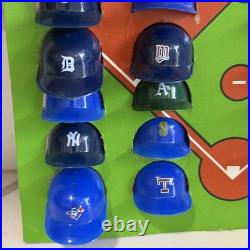 RARE VINTAGE MLB Standings Laich Industries Vending Machine Card With Helmets 84