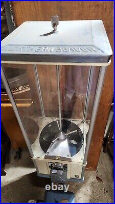 Rare, Vintage Beaver Bi-level Gumball Machine