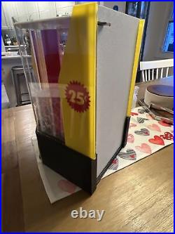 Rare Vintage'NUGGETS' New VENDING MACHINE WITH KEY 25 Cent New Damaged Handle
