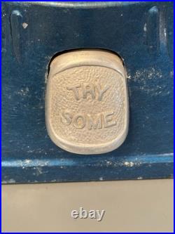 Silver King 5 Cent Gumball / Peanut Machine Vintage Vending. Original Condition