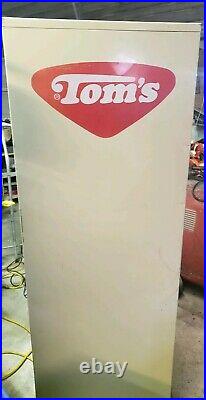 TOMS Vintage Showcase SNACK VENDING MACHINE 22 SPINDLES SHIPPING AVAILABLE