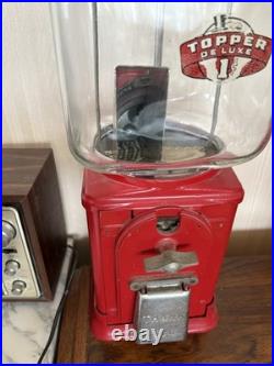 TOPPER ROUND GUMBALL DISPENSER FROM THE 40s Is A Vintage Candy Gumball Machine