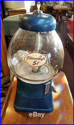 VINTAGE 1940's 5 CENT REAL REGAL GUMBALL MACHINE Nice Condition! Withkey