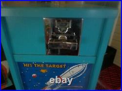 VINTAGE 1950's B&O HIT THE TARGET 1CENT GUMBALL VENDING MACHINE WITH STAND & KEY