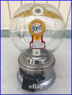 VINTAGE ANTIQUE FORD GUMBALL MACHINE IN NICE WORKING ORDER No Key 1 Cent Globe