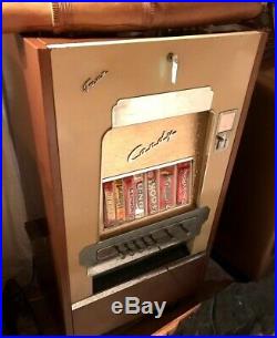 VINTAGE FAWN CANDY VENDING MACHINE FROM 1950s AND 1960s VERY NICE ORIGINAL