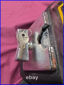 VINTAGE Hershey's Nuggets/ Reeses PB Cups 25 Cent Vending Machine With Key Works