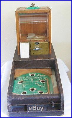 Vintage Penguin Football Gumball Game Baby Grand Victor Vending Machine Pinball