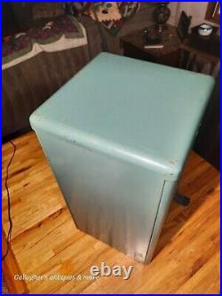 VINTAGE Tampon Tamp Nibroc Dispose Dispense trash can Vending machine no key