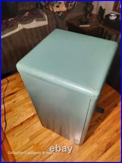 VINTAGE Tampon Tamp Nibroc Dispose Dispense trash can Vending machine no key