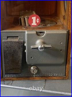 VTG General Store Victor Oak Gumball Vending Machine With Both Keys 1¢ Works (SH)