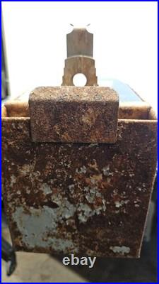 Vend-Rite Kleenex Tissue Vending Machine 5¢ 37 Metal Coin Op Dispenser Vintage