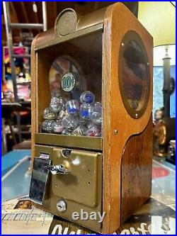 Vintage 1940s Victor Vending Machine 70 + Original Unopened Capsule Prize Toys