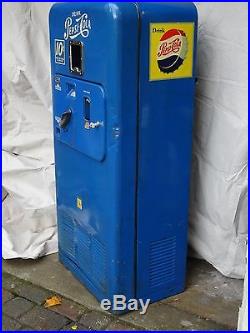 Vintage 1950's 10-Cent Pepsi Soda Coin-op Vending Machine With Original Key