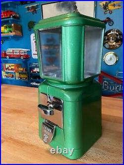 Vintage 1950's Bell National 5 Cent Gumball / Candy Vending Machine (nos)