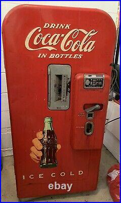 Vintage 1950s Vendo 39 Coke Machine- Collectable