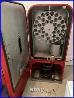 Vintage 1950s Vendo 39 Coke Machine- Collectable