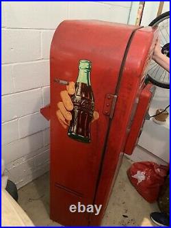 Vintage 1950s Vendo 39 Coke Machine- Collectable