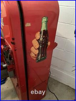 Vintage 1950s Vendo 39 Coke Machine- Collectable