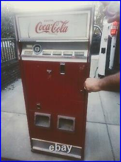 Vintage 1959 Coke vending machine