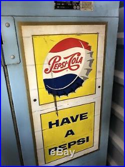 Vintage 1959 Pepsi Soda Vending Machine. Working