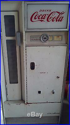Vintage-1960s-Cavalier-Coke-Vending-Machine-CSS-64