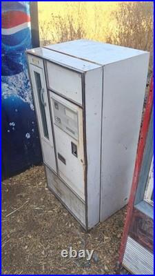 Vintage 50's Vending Machine Coin Acceptors Mechanism Dispenser Model 08-21-241