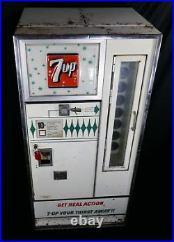 Vintage 7 UP Machine soda pop SV 2A COLD