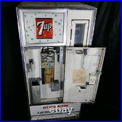 Vintage 7 UP Machine soda pop SV 2A COLD