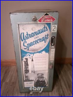 Vintage Astronaut cards tabletop vending machine 2 cents each with key & instruct