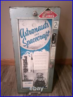 Vintage Astronaut cards tabletop vending machine 2 cents each with key & instruct