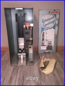 Vintage Astronaut cards tabletop vending machine 2 cents each with key & instruct