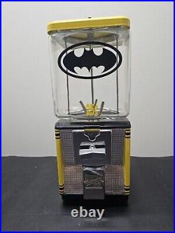Vintage Batman 25 Cent Vending Prize Machine with key / Used Northwestern