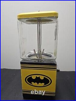 Vintage Batman 25 Cent Vending Prize Machine with key / Used Northwestern