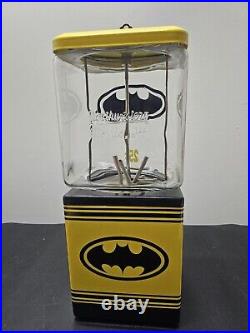 Vintage Batman 25 Cent Vending Prize Machine with key / Used Northwestern